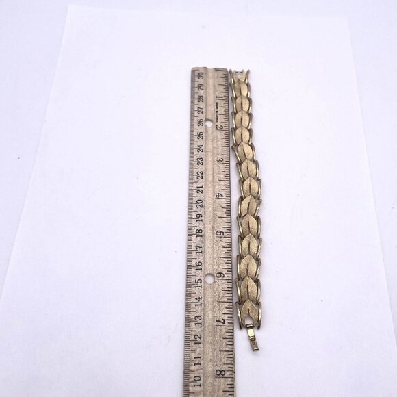 Vintage Trifari Leaf Link Cuff Bangle Bracelet Gold Tone 7" - Picture 7 of 7